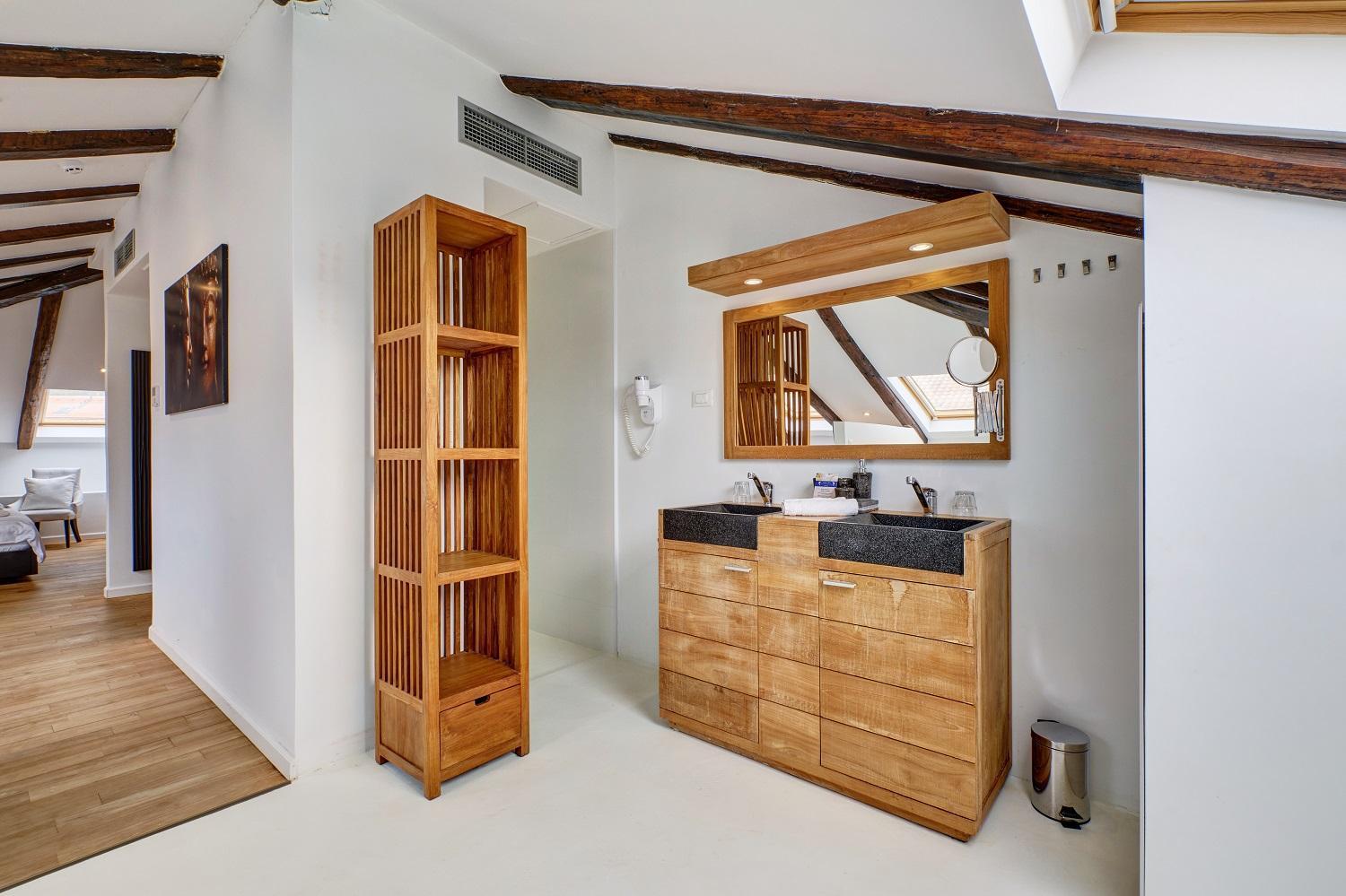 Dolphin House - Serviced Apartments