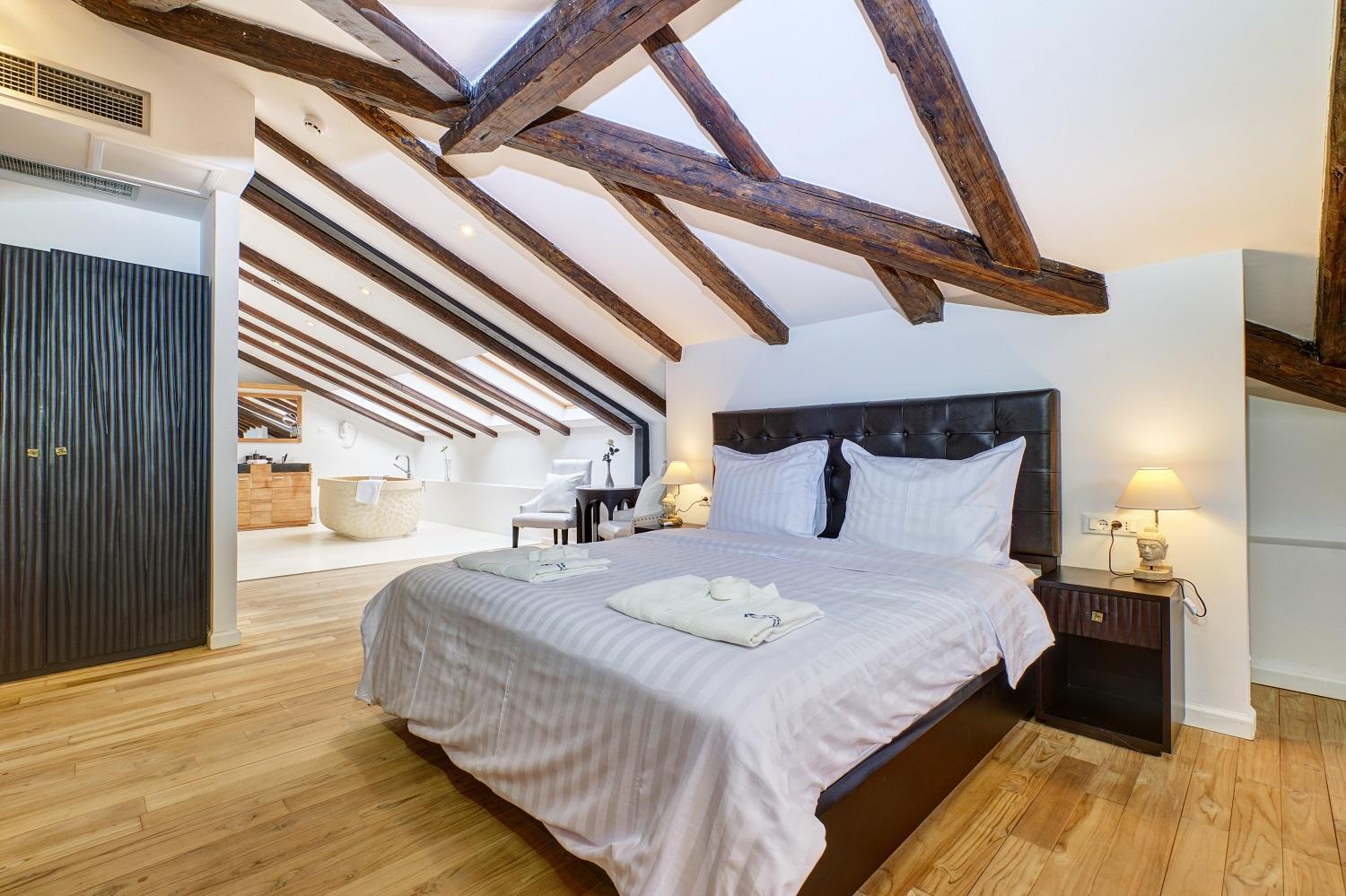 Dolphin House - Serviced Apartments