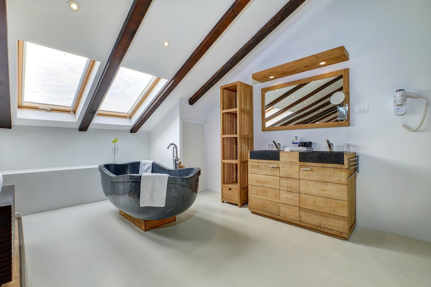 Dolphin House - Serviced Apartments