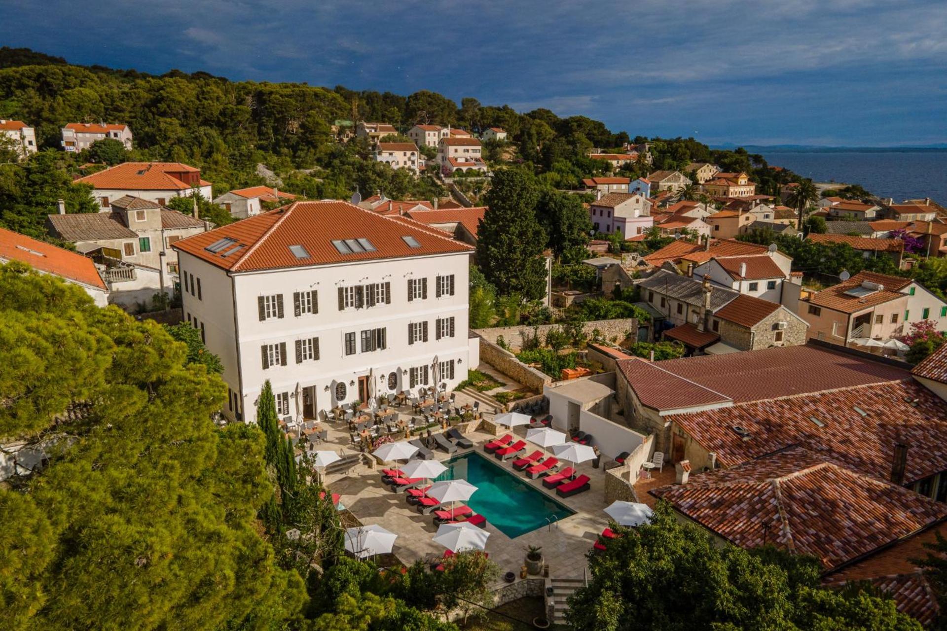 Dolphin House - Serviced Apartments