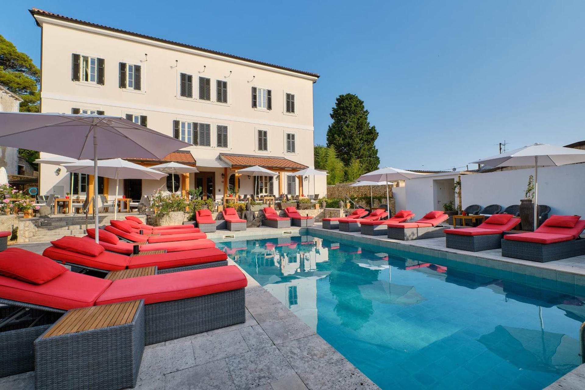 Dolphin House - Serviced Apartments