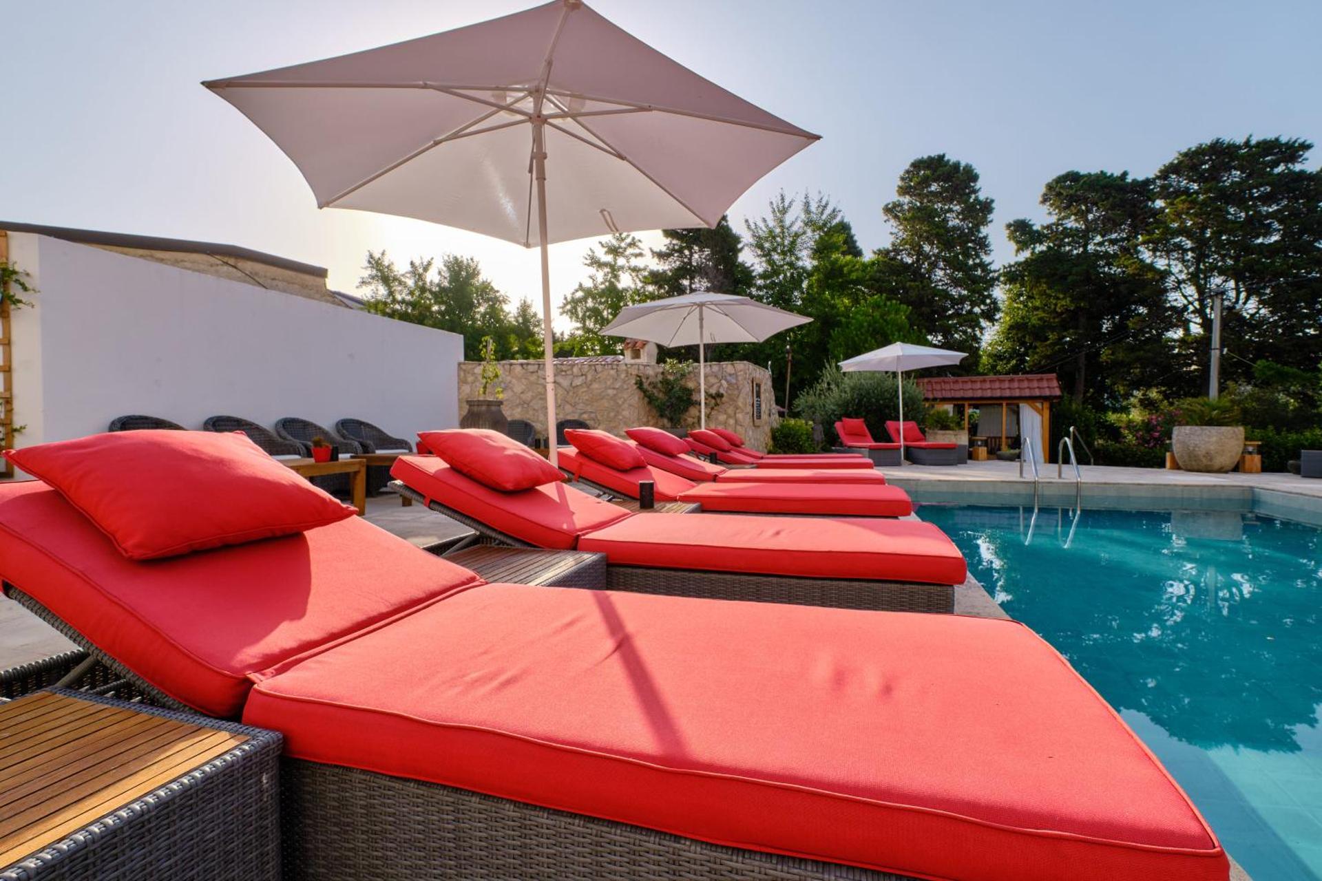 Dolphin House - Serviced Apartments