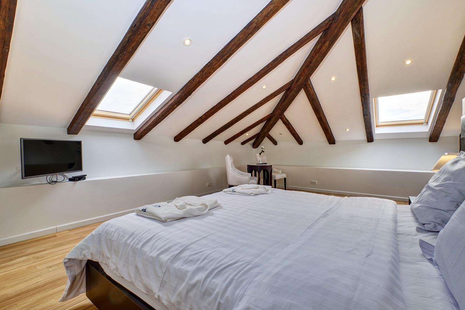 Dolphin House - Serviced Apartments