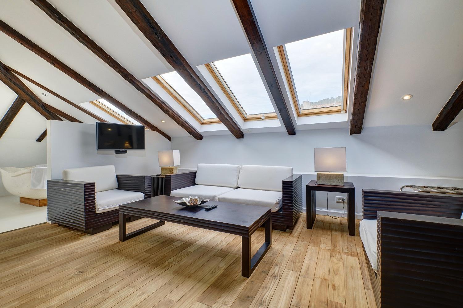 Dolphin House - Serviced Apartments