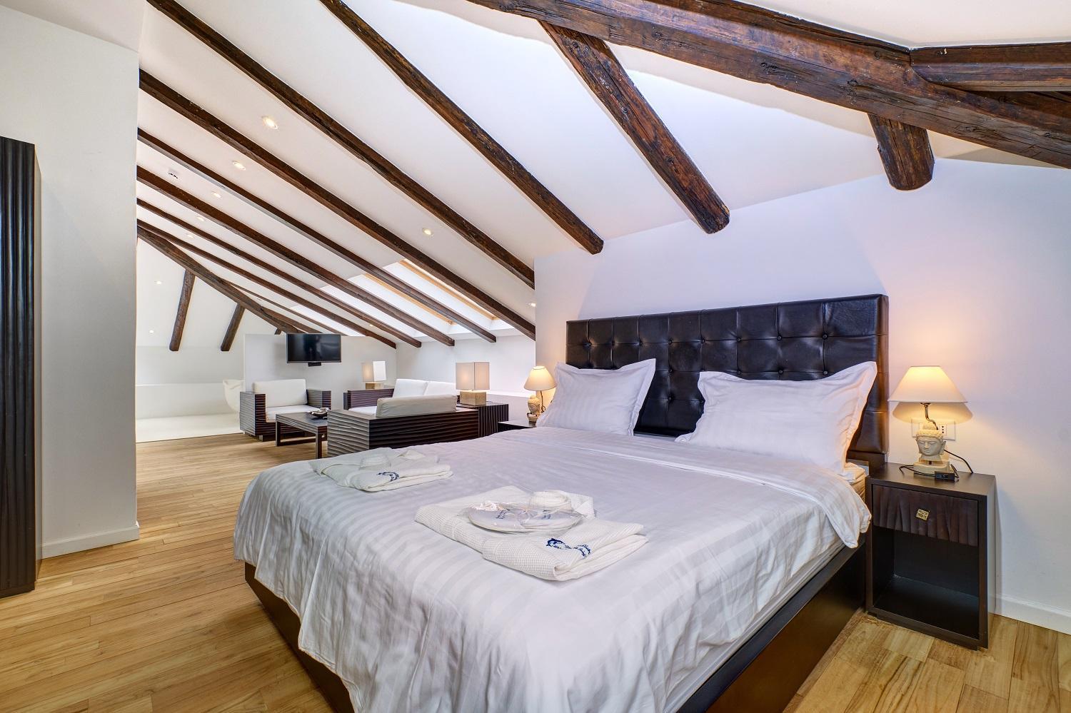 Dolphin House - Serviced Apartments