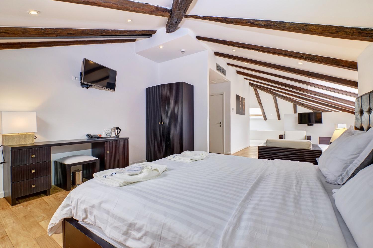 Dolphin House - Serviced Apartments