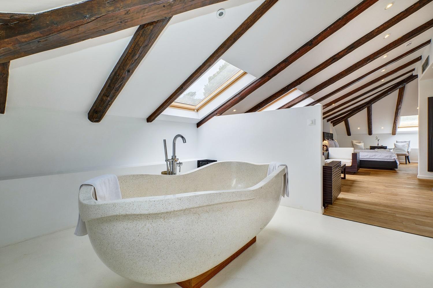 Dolphin House - Serviced Apartments