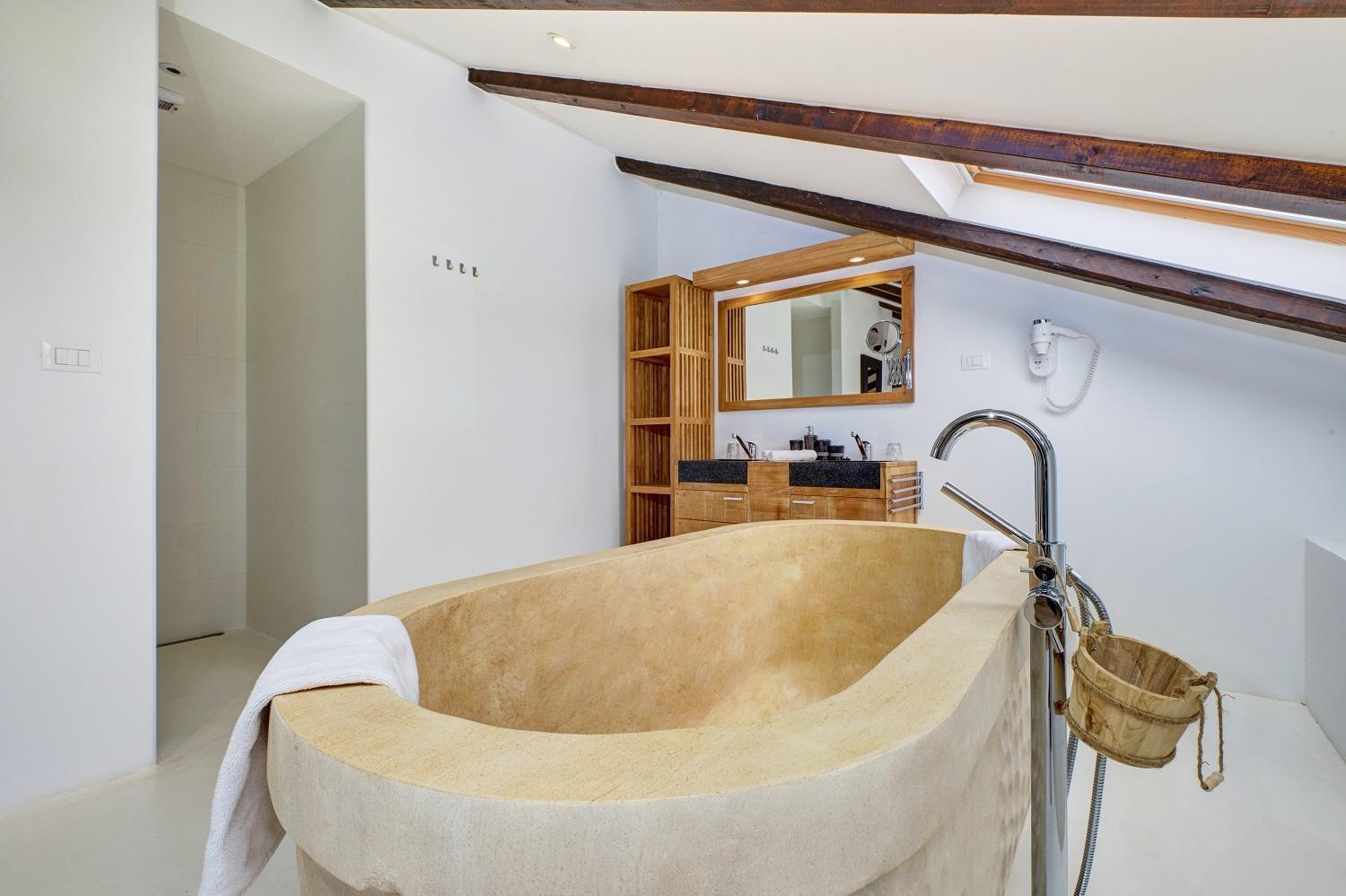 Dolphin House - Serviced Apartments