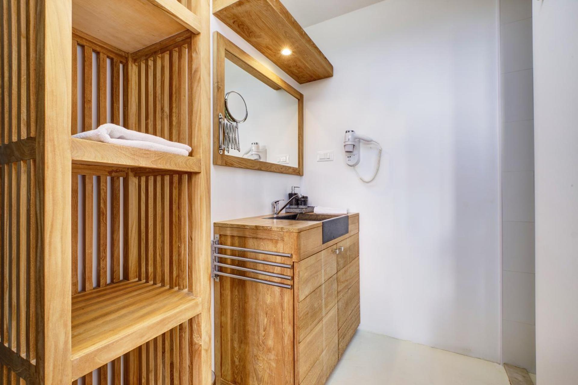 Dolphin House - Serviced Apartments