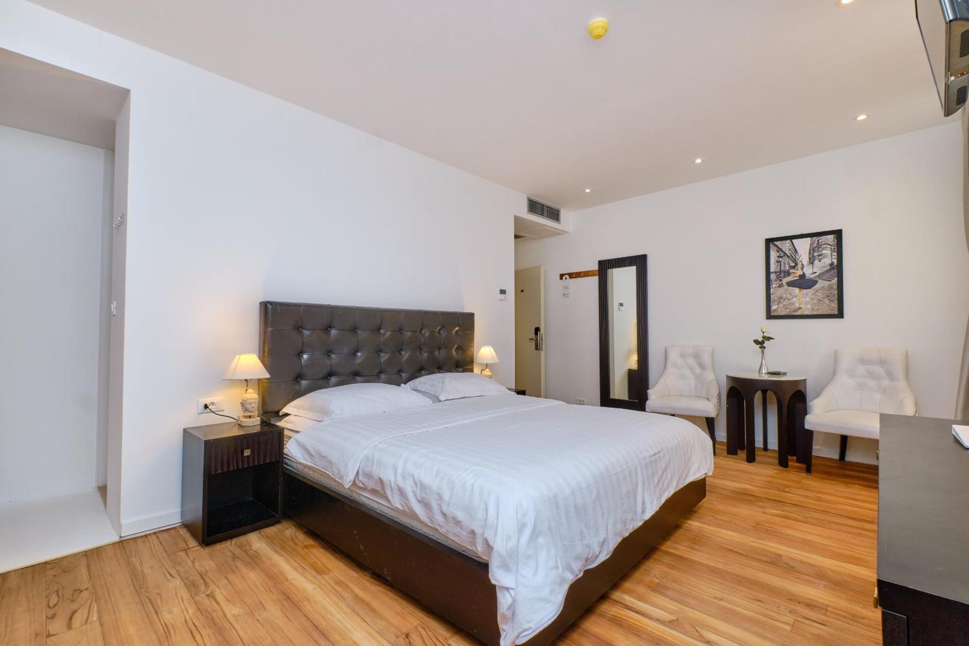 Dolphin House - Serviced Apartments