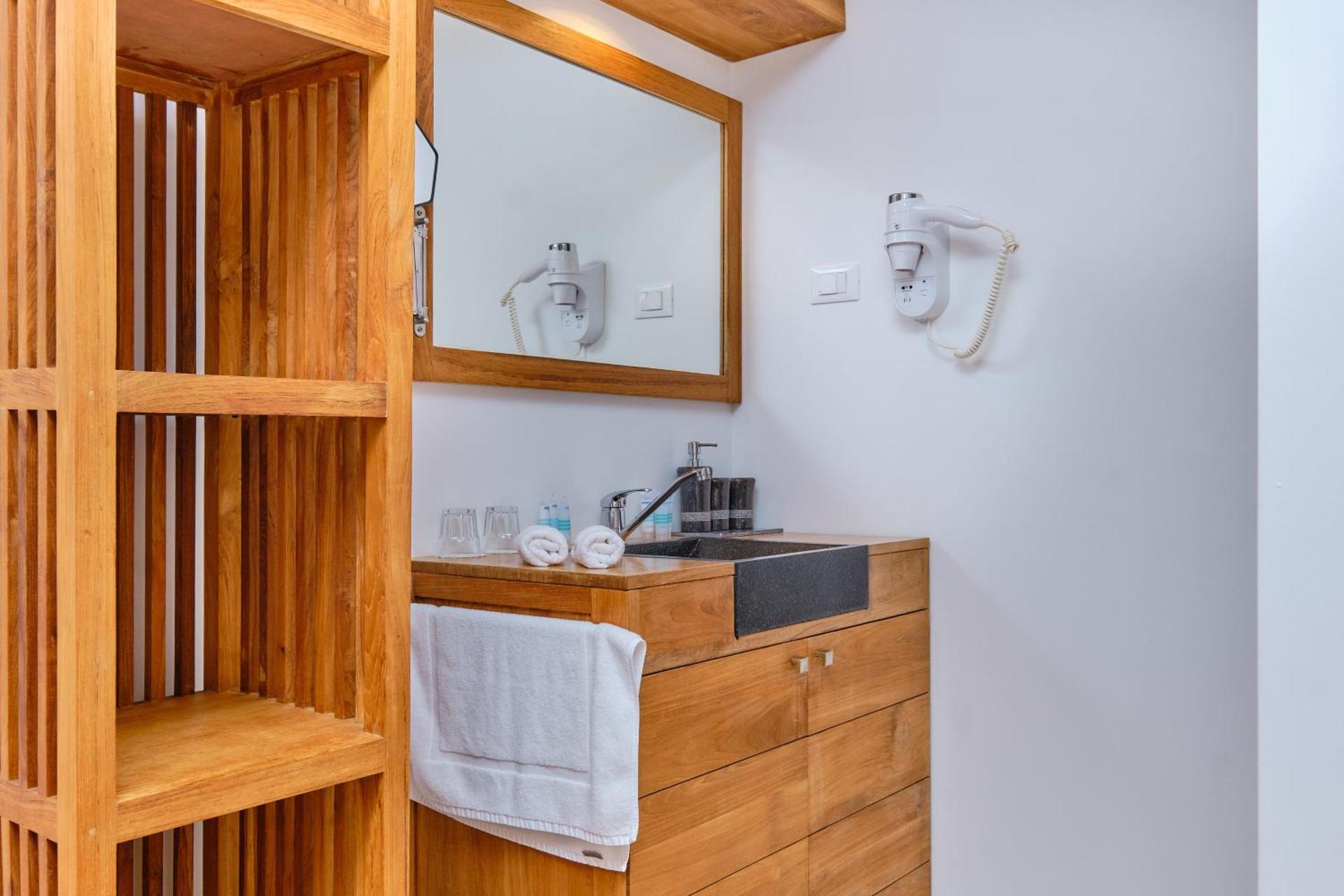 Dolphin House - Serviced Apartments