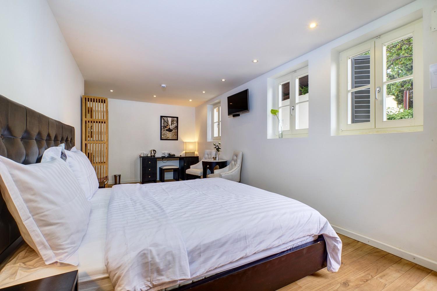 Dolphin House - Serviced Apartments