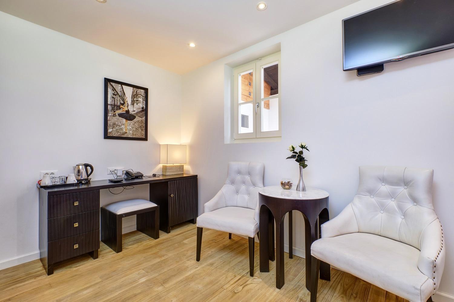 Dolphin House - Serviced Apartments