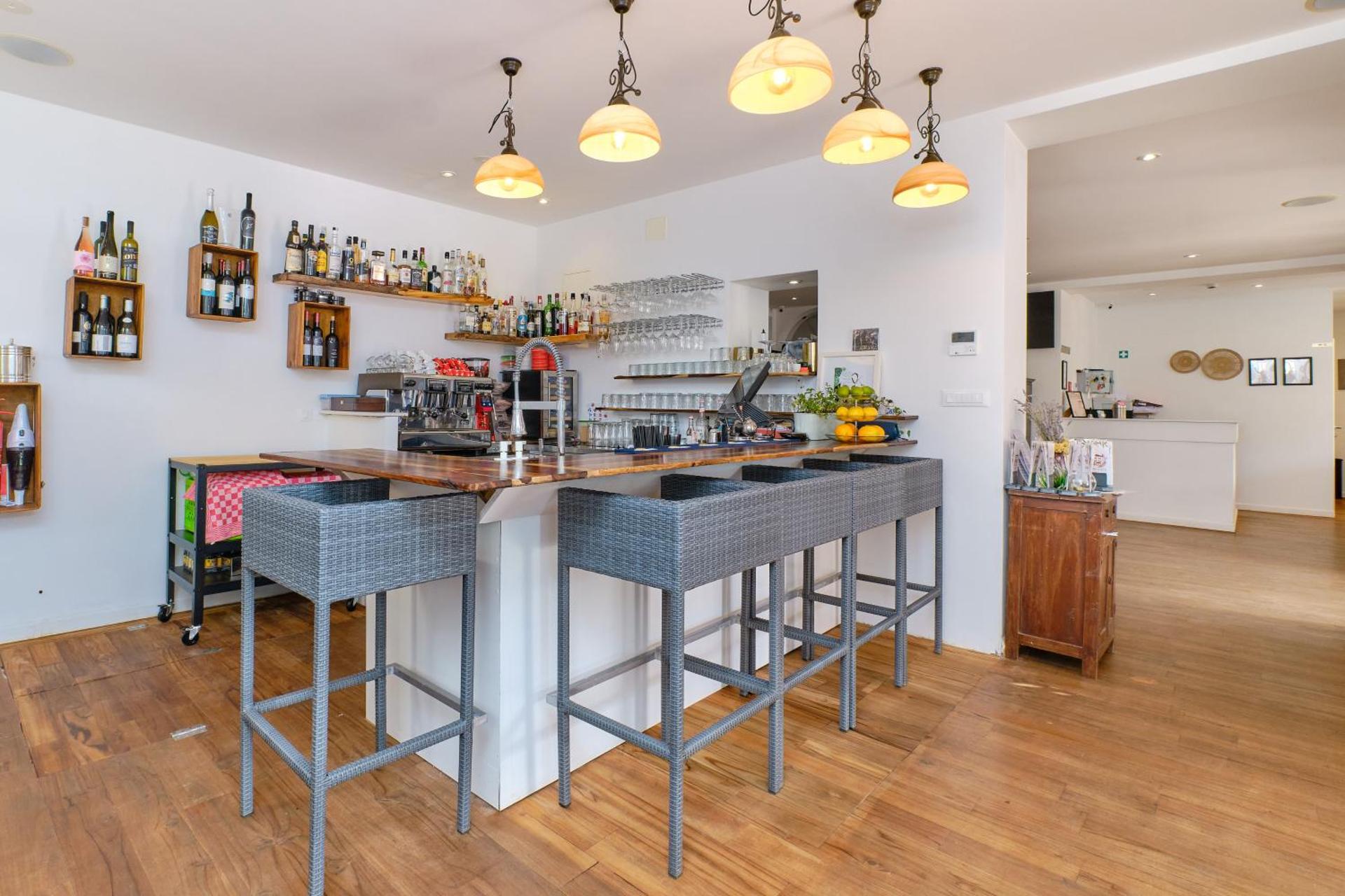 Dolphin House - Serviced Apartments